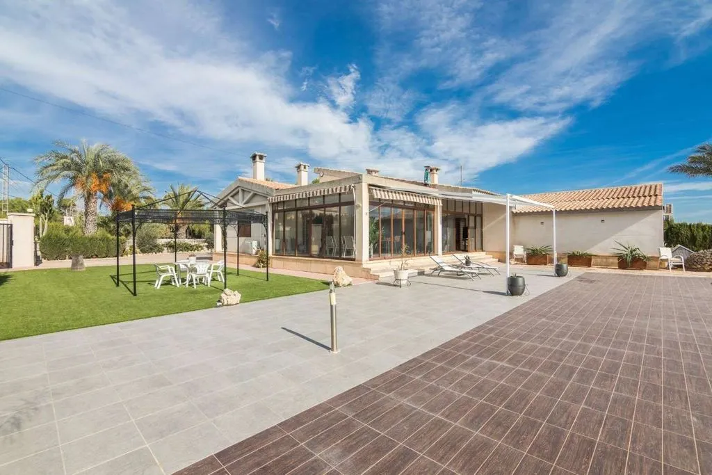 Terrasse - Luxury Villa with Pool in Elche