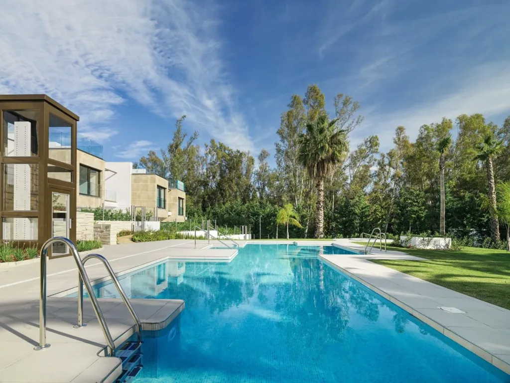 Piscine - Duplex House with Private Garden in Marbella