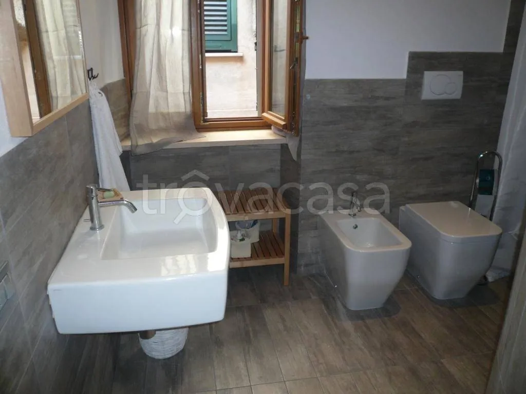 Vannitoad - Rented Seafront Apartment in Noli