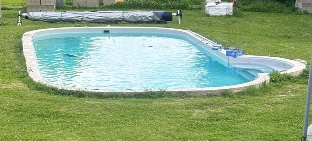 Pool - House with Pool and Garden near Schools