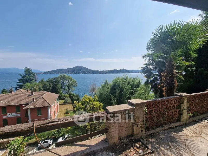 Terrace - Villa with Lake View in Meina