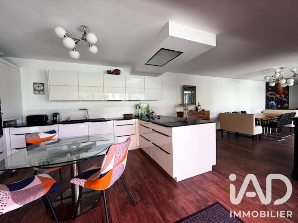 Kitchen - Contemporary Villa with Pool in Batz-sur-Mer