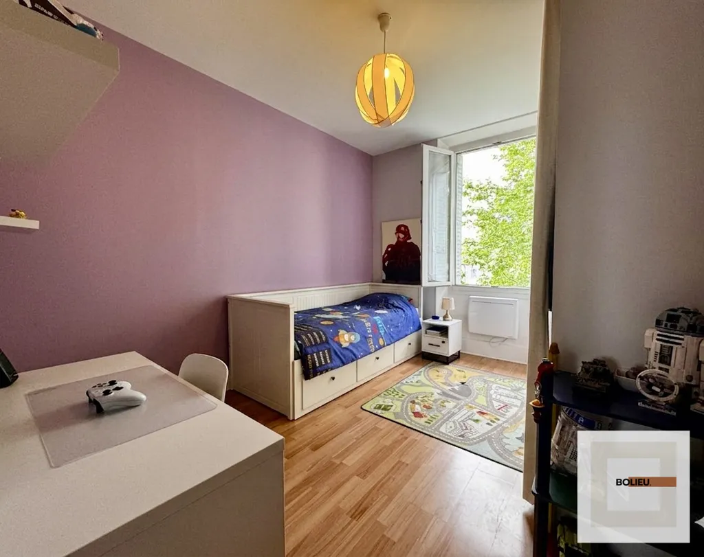 Magamistoad - Charming 3-Bed Flat with Vercors View in Historic Building