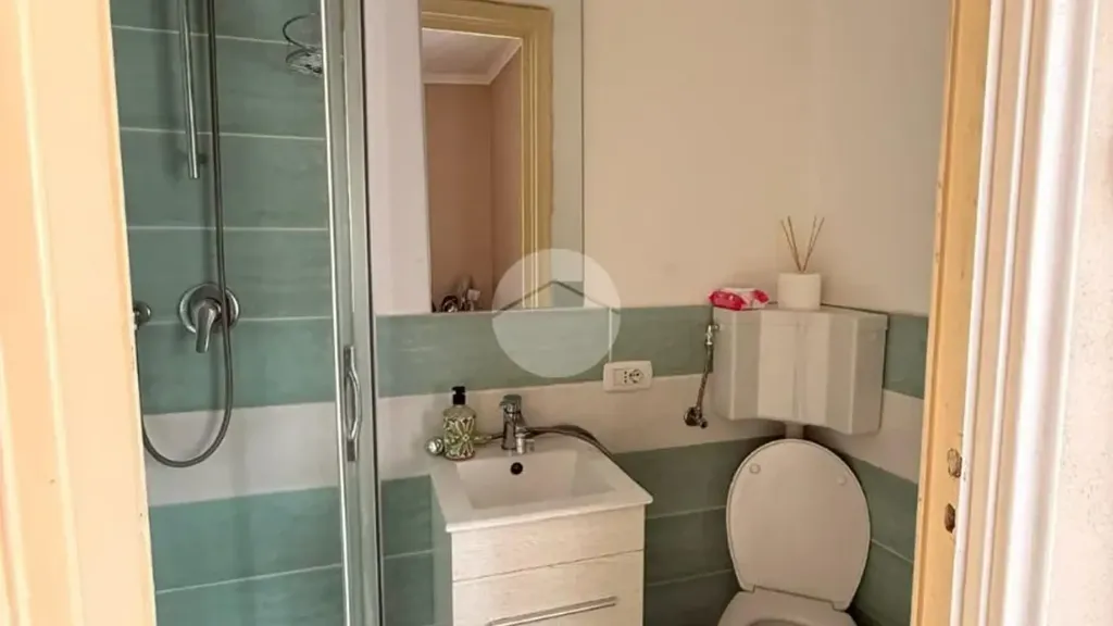 Salles de bain - Apartment with Balcony in Sampierdarena, Genoa