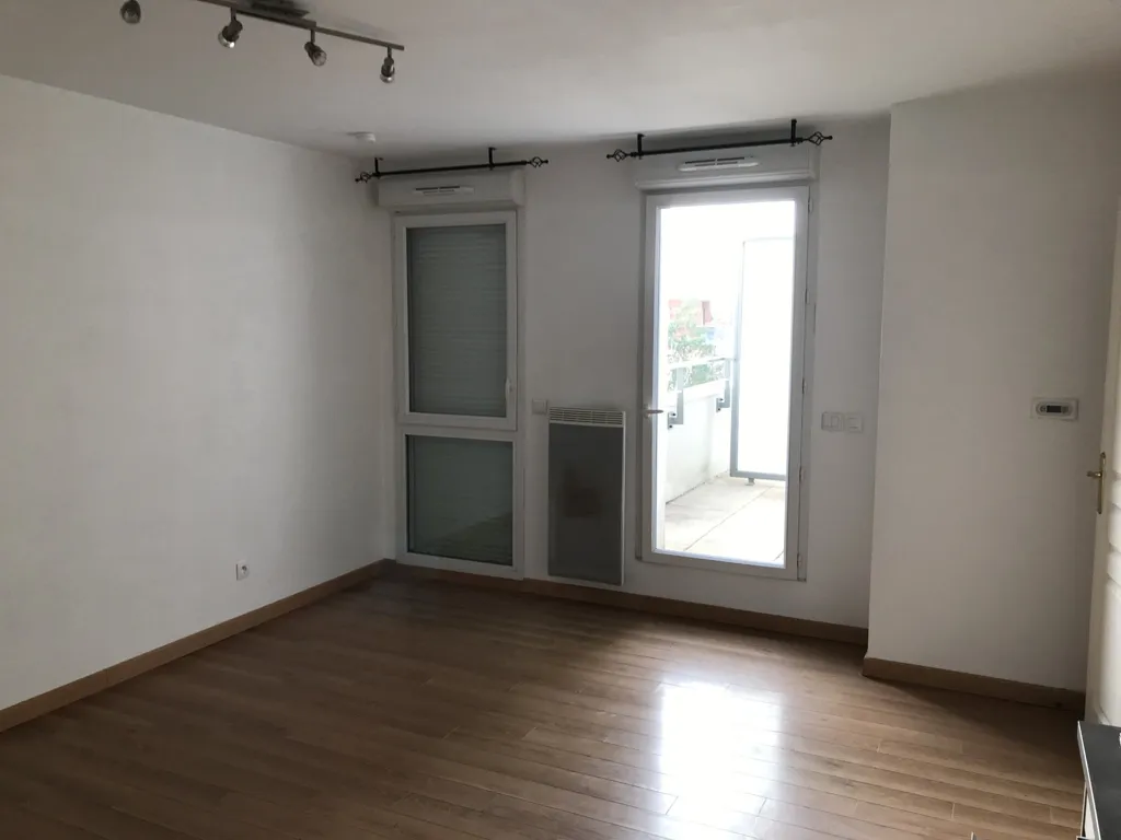 Pièces - Studio avec Balcon et Parking à Olivet