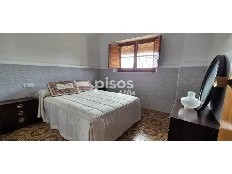 Chambres - Regulated House with Garden in Alcaucín