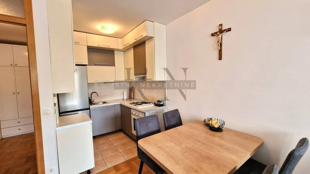 Cuisine - Modern 2-Bedroom Flat with Parking in Prečko, Zagreb