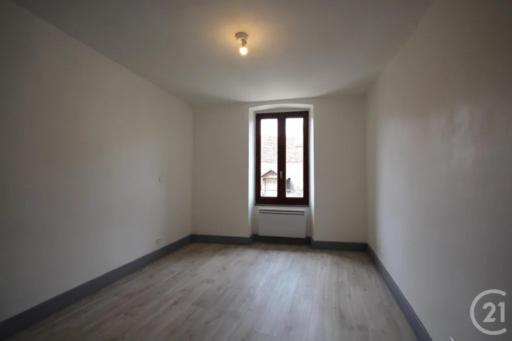 Pièces - Appartement Rénové 3 Pièces Centre Ville de Rumilly