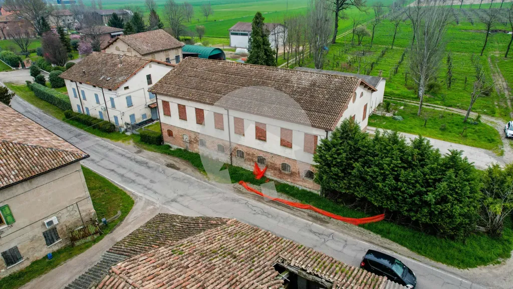 Vue aérienne - Rustic Building with Land Potential in Reggio Emilia