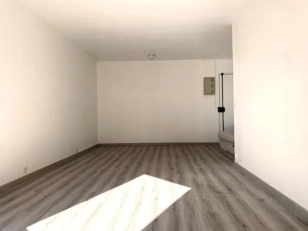 Pièces - Appartement Rénové avec Vue Lac à Créteil