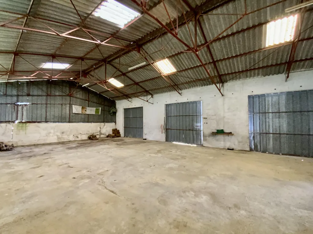 Garage - Maison Familiale avec Hangar à Calignac