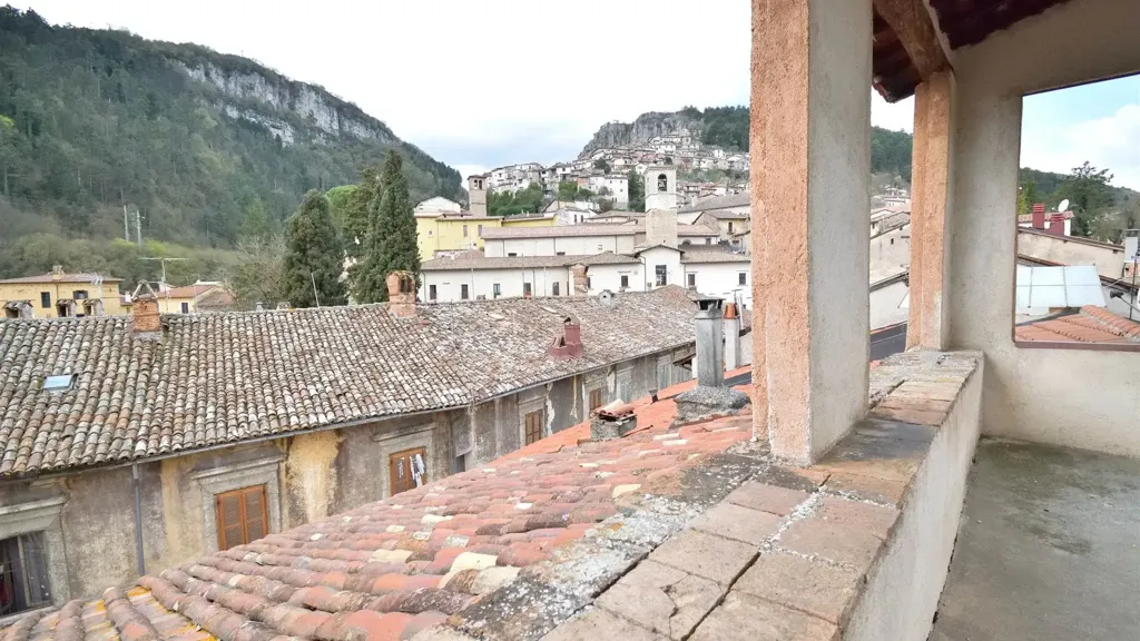 Balcone - Historic Apartment with Panoramic Terrace in Tagliacozzo