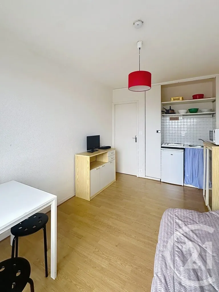 Chambres - Studio Meublé avec Parking à Orléans