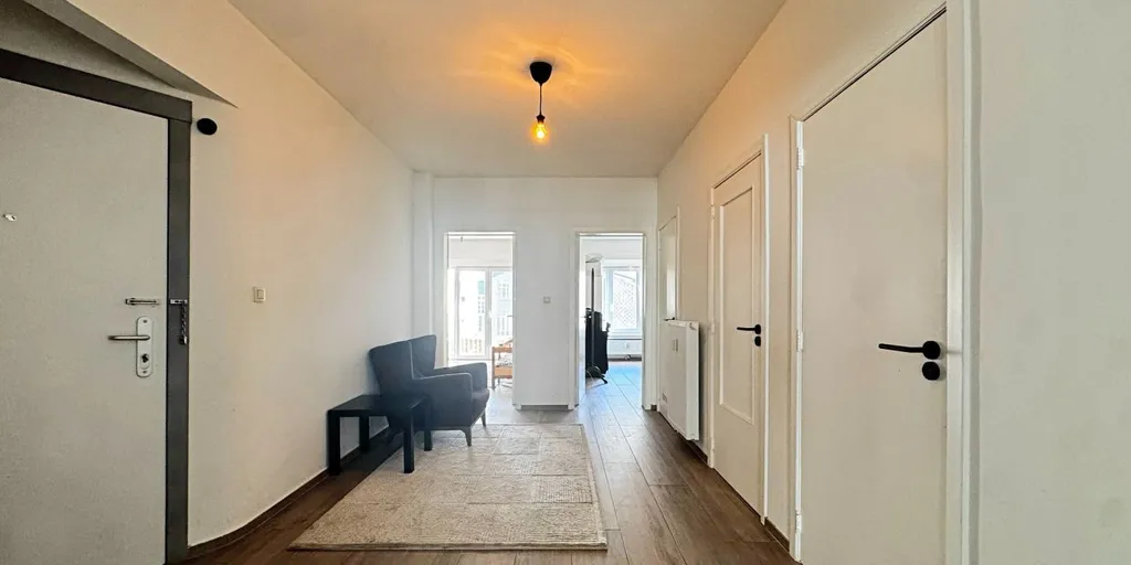 Esik - Renovated Apartment with Terrace near Citadelpark, Ghent