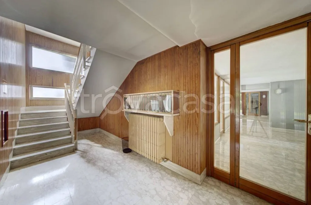 Esik - Newly Built Apartment with Balcony in Turin