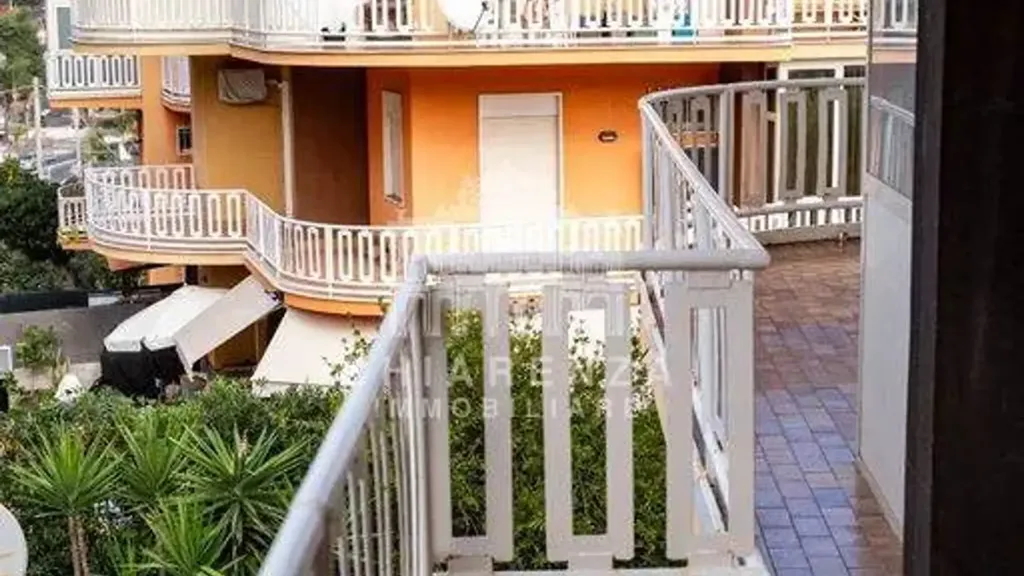 Rõdu - Panoramic Apartment with Terraces in Aci Castello