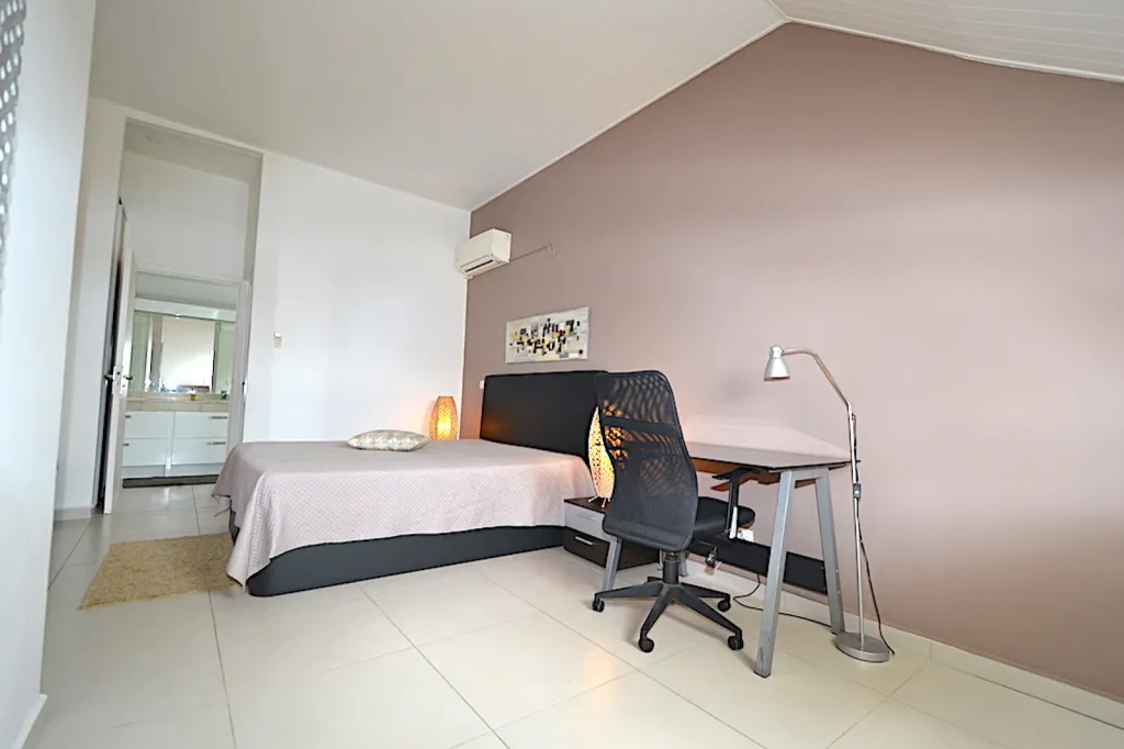 Chambres - T2 Duplex Moderne Vue Mer avec Accès Plage