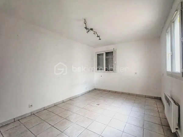 Pièces - Maison à Fort Potentiel avec Balcon à Saint-Geniès-de-Malgoirès