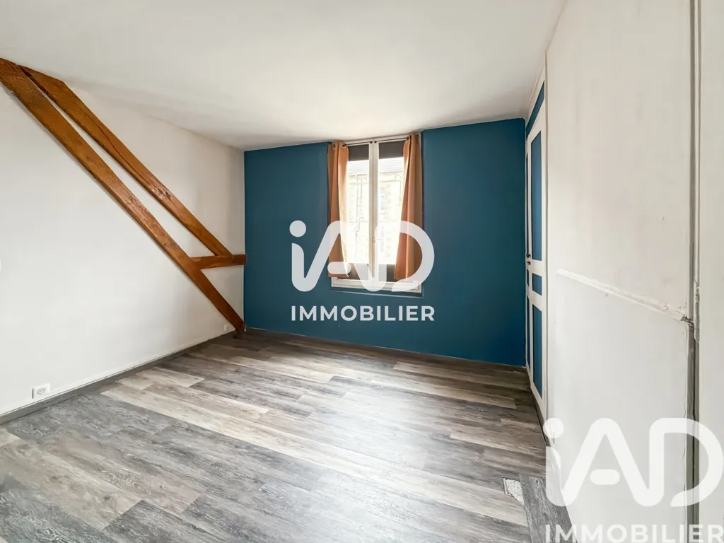 Toad - Charming 5-Bedroom Apartment in Sens