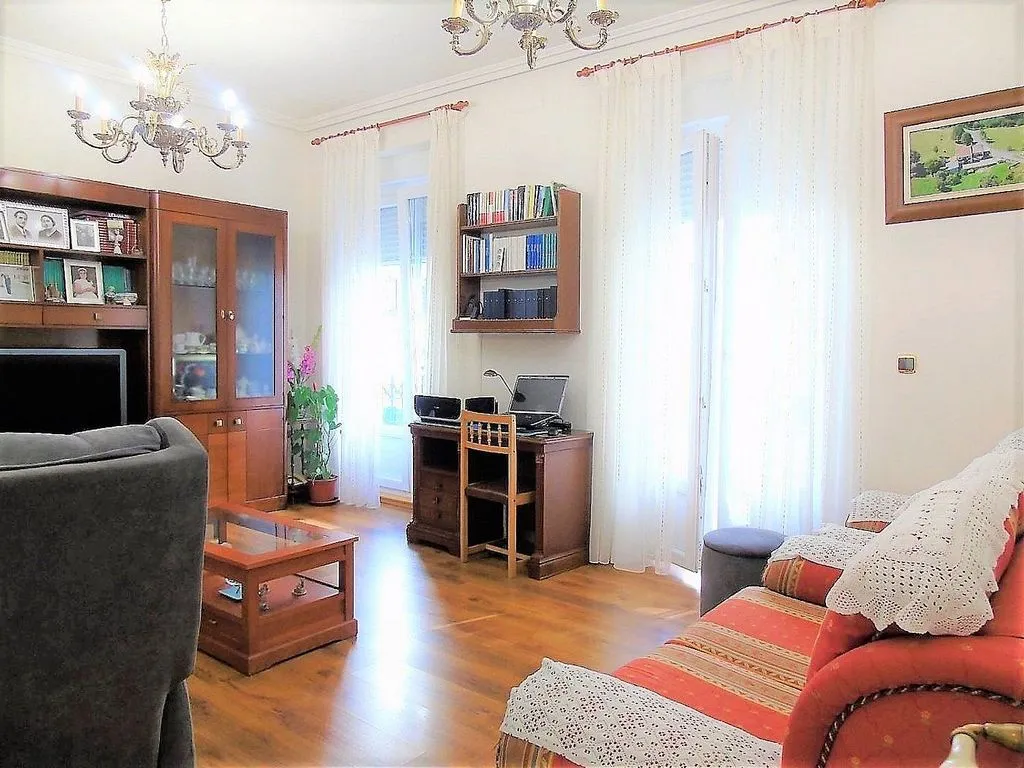 Séjour - Historic Apartment with Balcony in City Centre