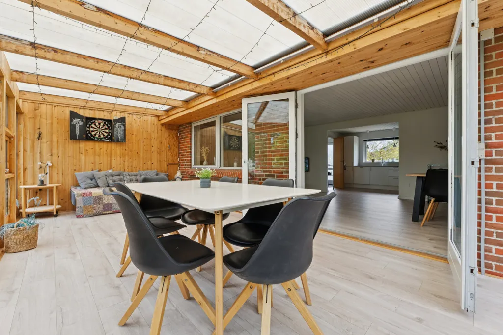 Söögituba - 1-Storey Villa with Garden in Humble