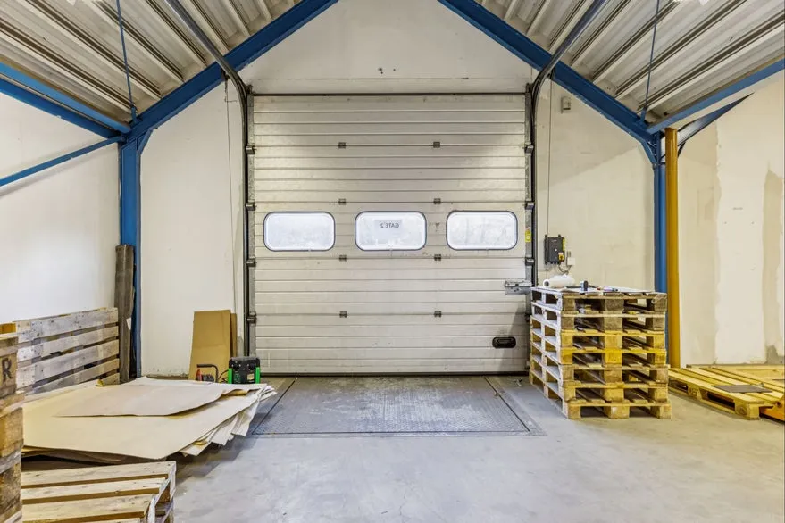 Garage - Modernised Logistics Property in Padborg