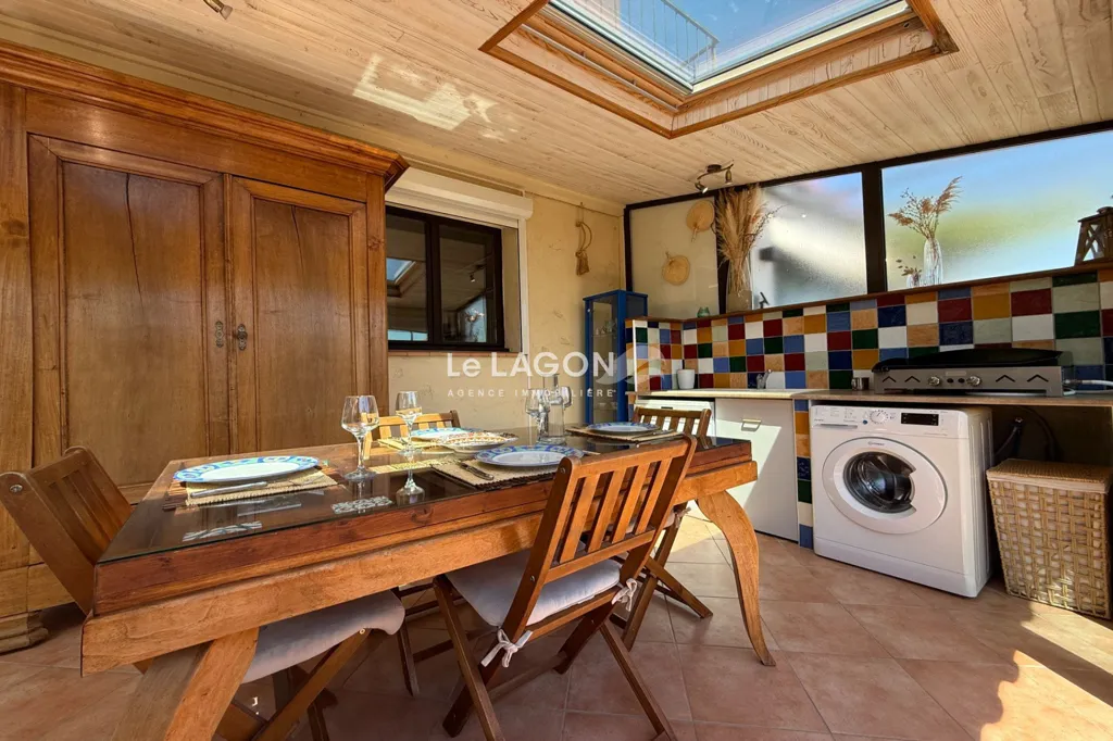 Kitchen - Bright Corner House with Garden near Beaches