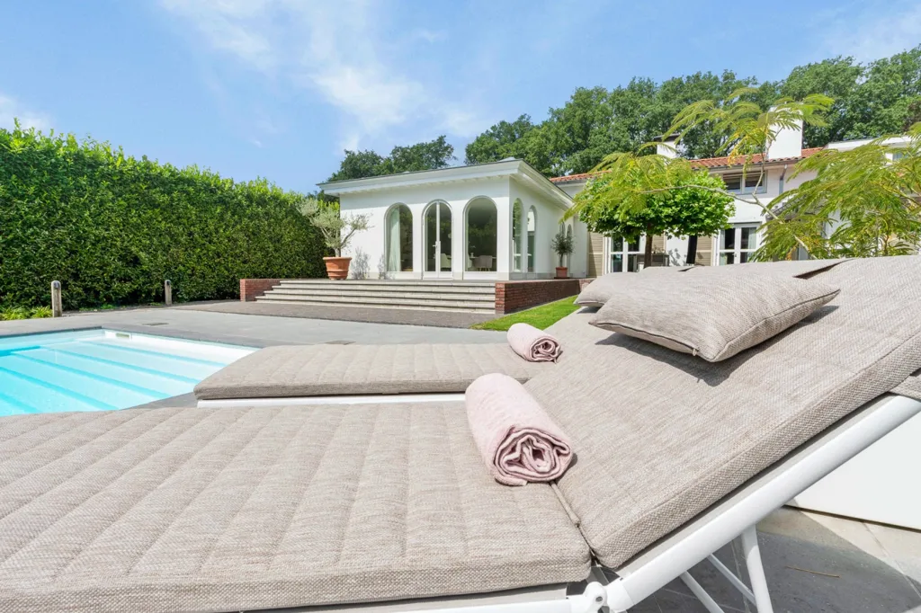 Bassein - Mediterranean-Style Villa in Venlo