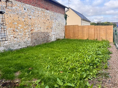 Aed - Furnished Maison with Courtyard in Charleval