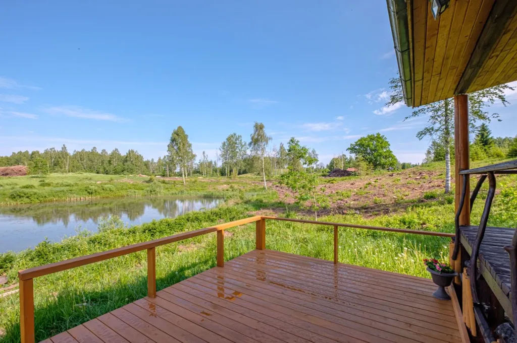 Terrasse - Wooden Cottage with Lake View in Cēsis District