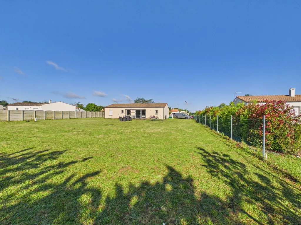 Aed - Recent Bungalow with Garden in Accessible Location