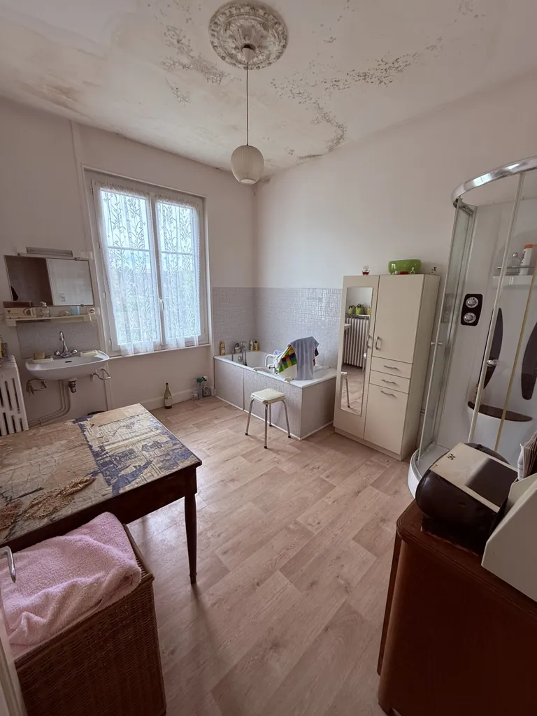Salles de bain - Maison des Années 30 avec Jardin à Bellerive