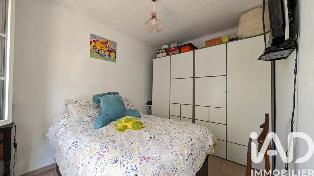 Chambres - Maison avec Grand Terrain Arboré à Sarrians