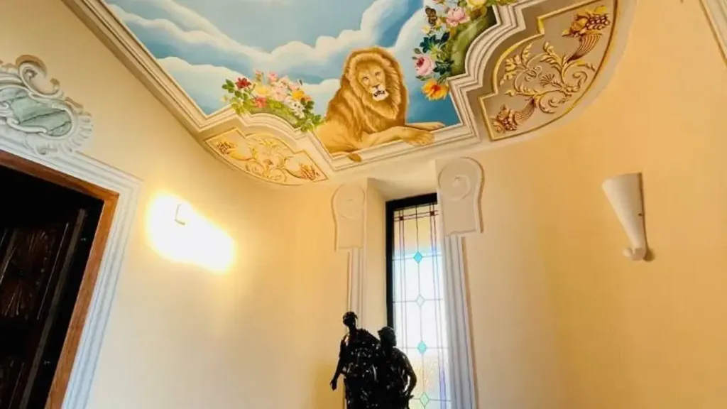 hallway_entrance