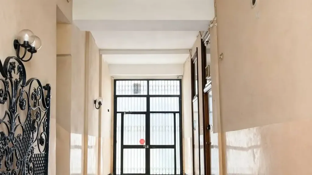 Ingresso - Characterful Trilocale with Balcony in Milan