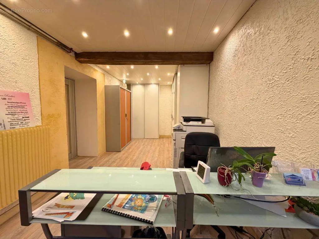 Bureau - Propriété de 10 Pièces avec Vue Montagne à Les Abrets