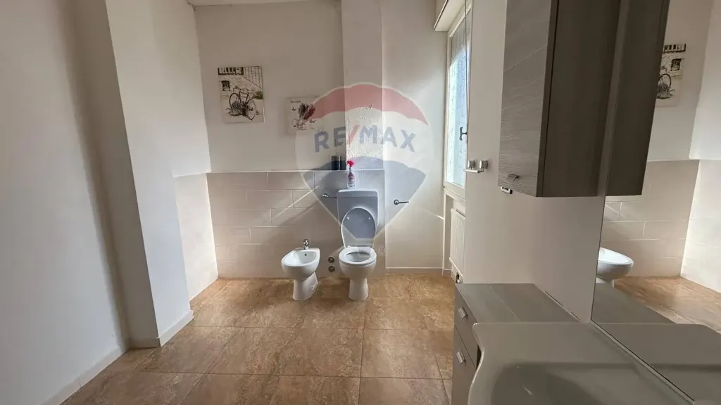 Bathrooms - Rented Apartment with Balcony in Ferrara