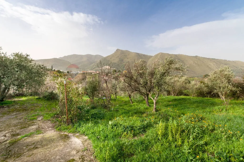 Aed - Rustic Villa with Edificable Land in Monreale