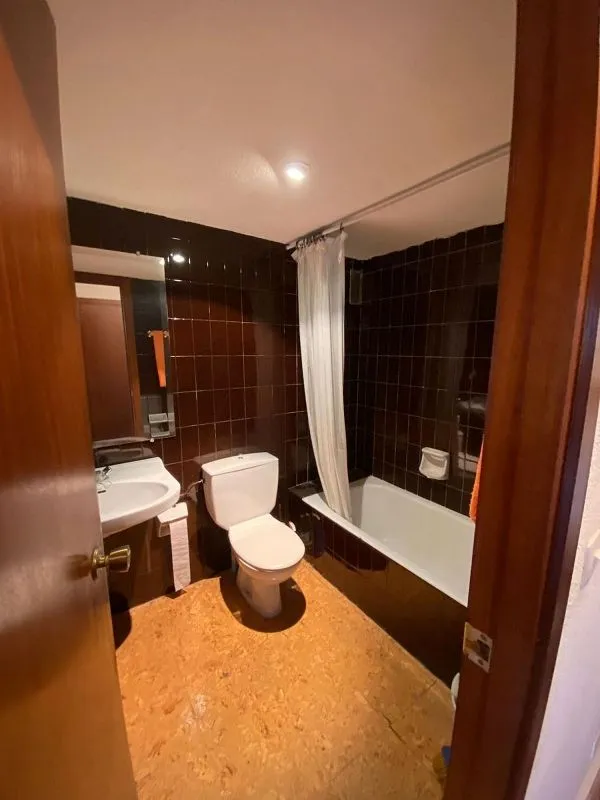 Bathrooms - Apartment with Pantano Views in Las Anclas