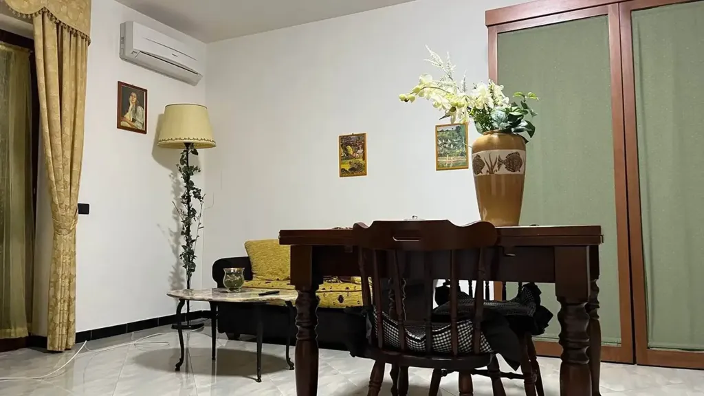 Salle à manger - Spacious Rental Apartment with Balcony in Santa Maria Capua Vetere