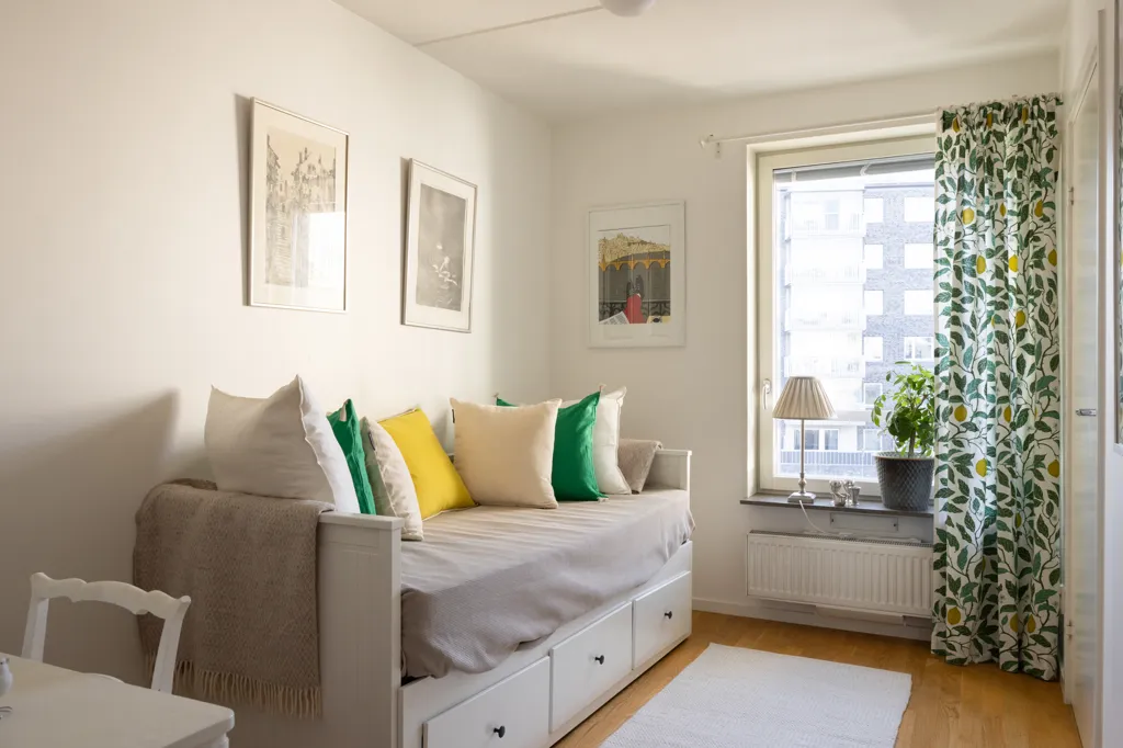 Chambres - 55+ Apartment with Two Balconies in Nockeby Backe