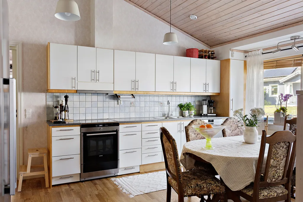 Söögituba - 1-Storey Villa with Garden in Östra Lugnet