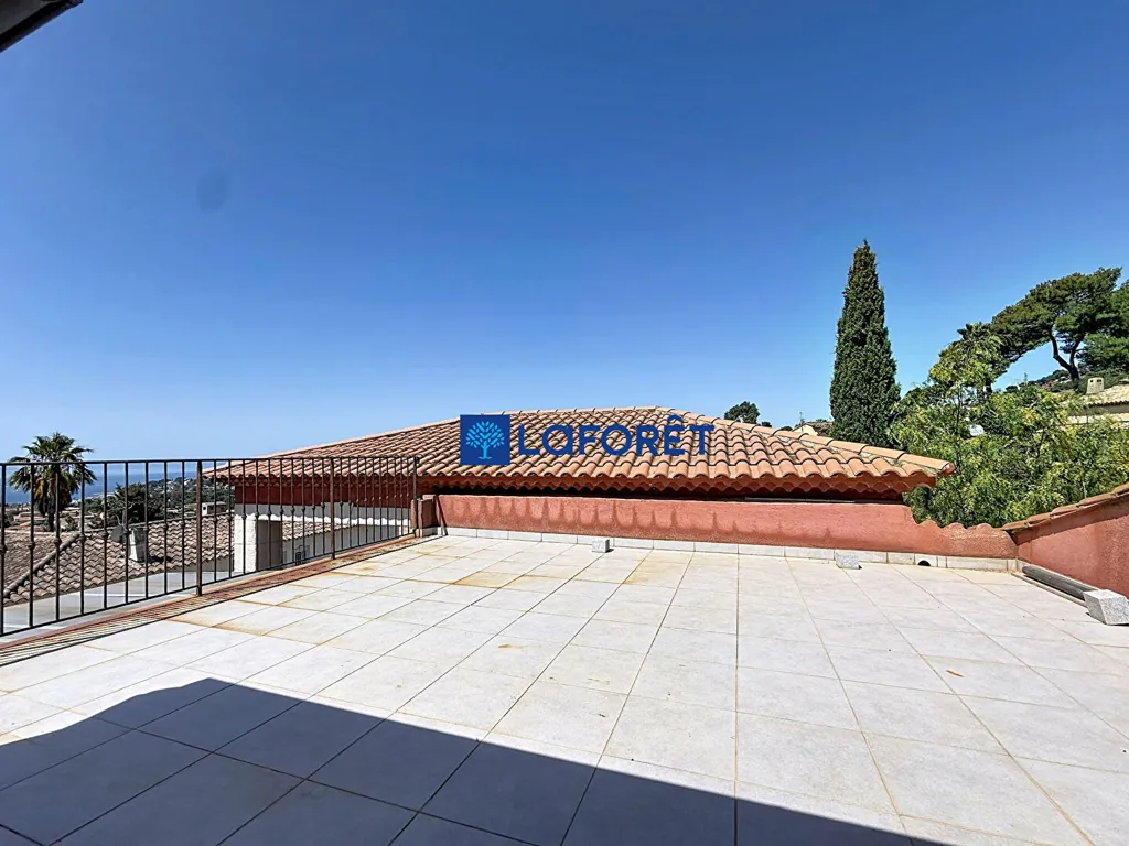 Terrasse - Villa avec Vue Mer et Piscine à Carqueiranne