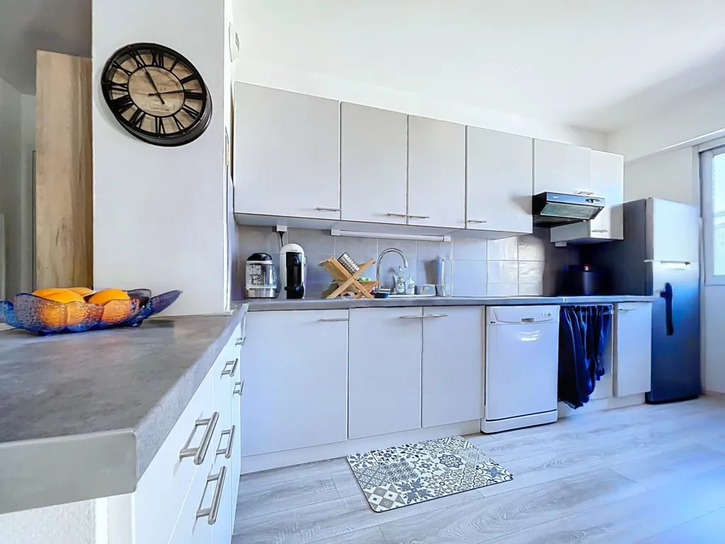 Cuisine - Appartement avec Terrasse et Vue Sud à Cagnes-sur-Mer