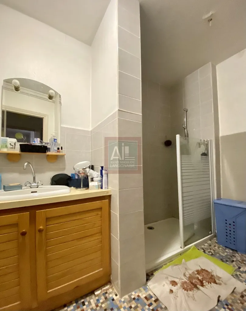 Salles de bain - Appartement T4 avec Garage et Balcon à Naussac
