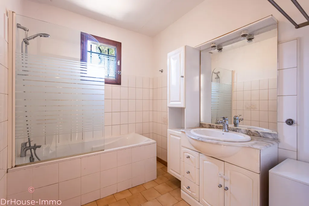 Salles de bain - Maison avec Terrasse à Arcades dans Domaine Privé à Cogolin