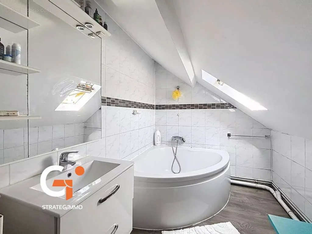 Salles de bain - Maison 6 pièces à Rouen