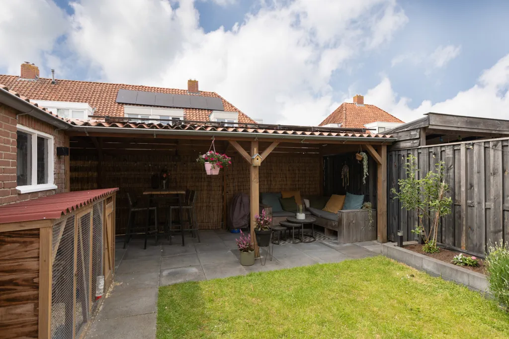 Giardino - Modernised 1930s Semi-detached House in Bolsward