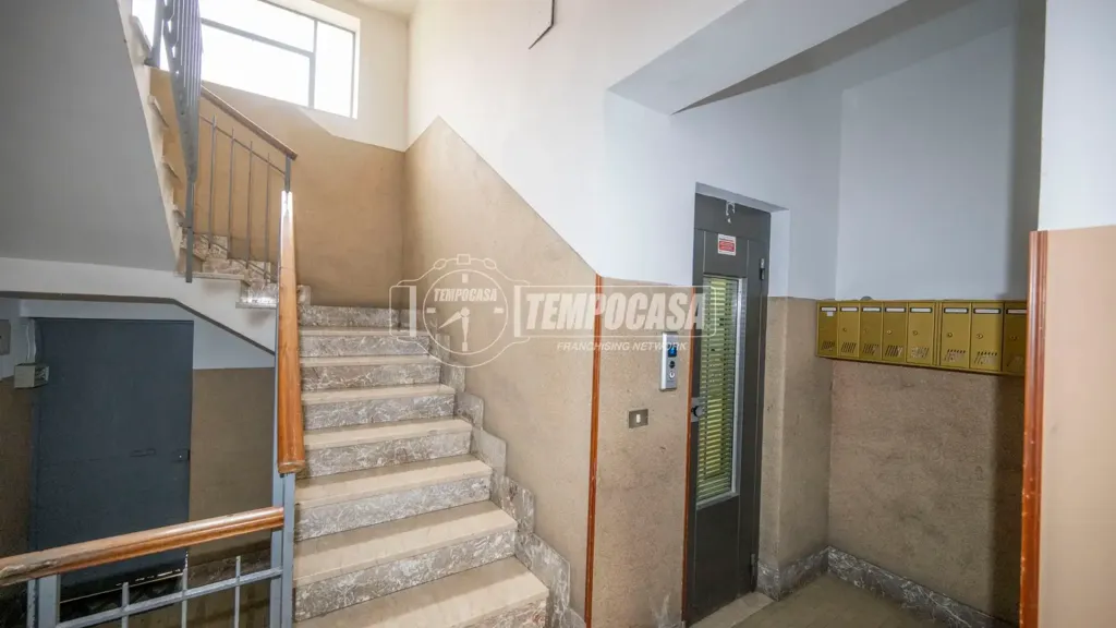 Pièces - Bright Trilocale with Balcony in Messina