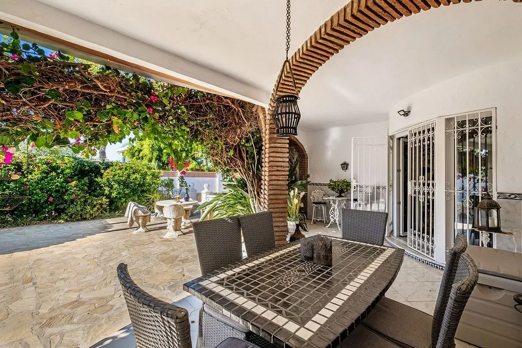 Terrass - Modern Semi-Detached Chalet with Pool in Torrox Costa